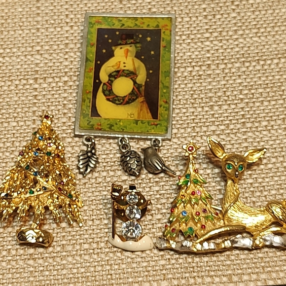 Vintage Jewelry - Vintage Christmas Broochs And Tack Pin Lot #1